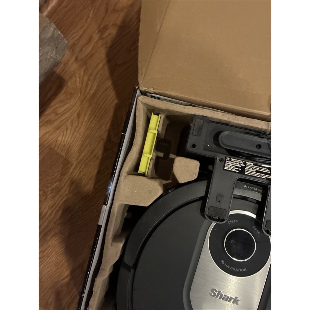 Shark AI Wi-Fi Connected Robot Vacuum with Advanced Navigation -RV2011 - Picture 4 of 4